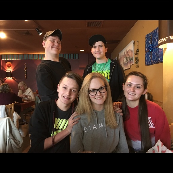 Meet your Posher, Samantha - Picture 2 of 7